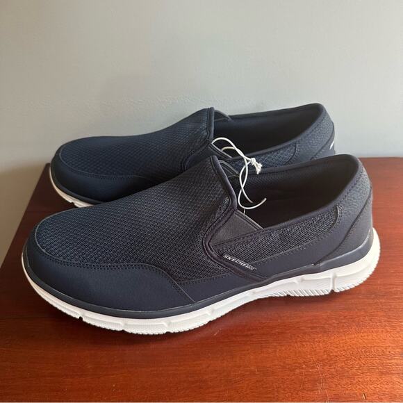 Skechers Air Cooled Memory Foam Slip On 59997S Mens Sz 11 Sneakers Navy Blue NWT main image 9